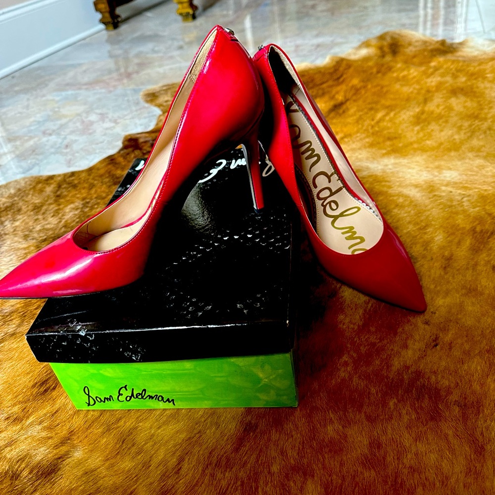 Red Pumps